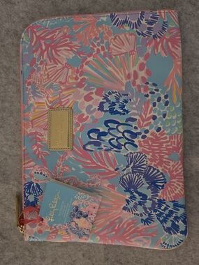 Lilly Pulitzer Splendor In The Sand Tech Pouch Set NWT Protective Plastic Intact